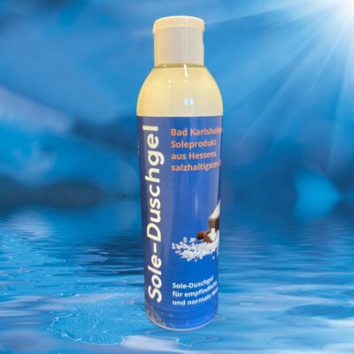 Abbildung der Sole Duschcreme vor einem blauen Hintergrund